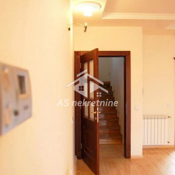 Stan Izdavanje Beograd Dedinje 250 m2