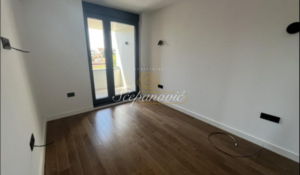 Stan Prodaja Novi Sad  430 m2
