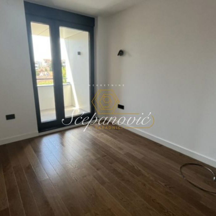 Stan Prodaja Novi Sad  430 m2