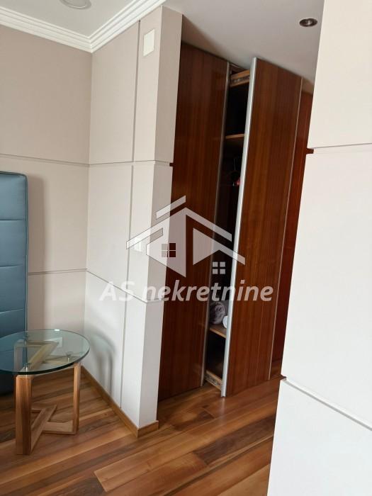 Četvorosoban stan za izdavanje, Slavija, Beograd, 250m², 2.700 €/mes