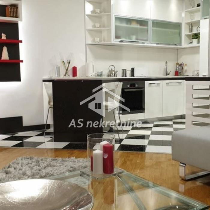 Stan Izdavanje Beograd Hram Svetog Save 60 m2