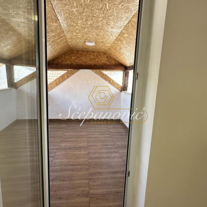 Trosoban stan na prodaju, Bulevar Patrijarha Pavla, Novi Sad, 60m², 135.000 €