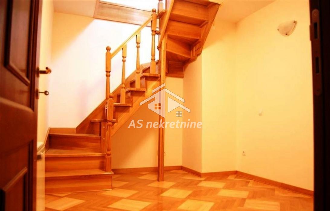 Stan Izdavanje Beograd Dedinje 250 m2