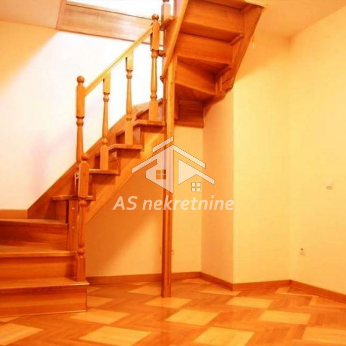 Stan Izdavanje Beograd Dedinje 250 m2