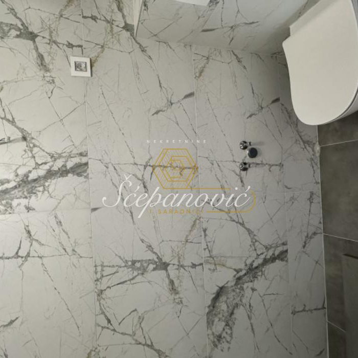 Stan Prodaja Novi Sad  185 m2