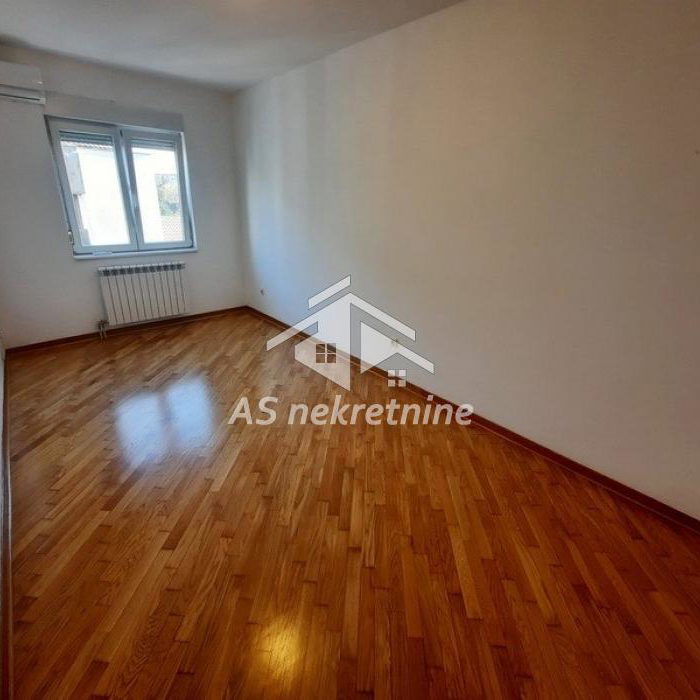 Petosoban stan za izdavanje, Hram Svetog Save, Beograd, 172m², 5. sprat, 2.000 €/mes