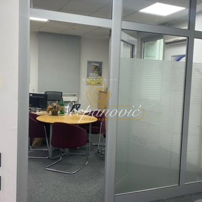 Lokal Izdavanje Novi Sad  353 m2