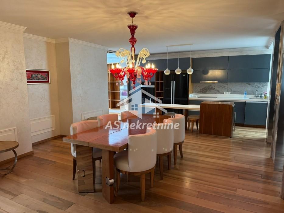 Četvorosoban stan za izdavanje, Slavija, Beograd, 250m², 2.700 €/mes