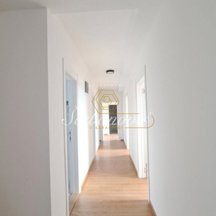 Višesoban stan na prodaju, Telep, Novi Sad, 207m², 352.000 €