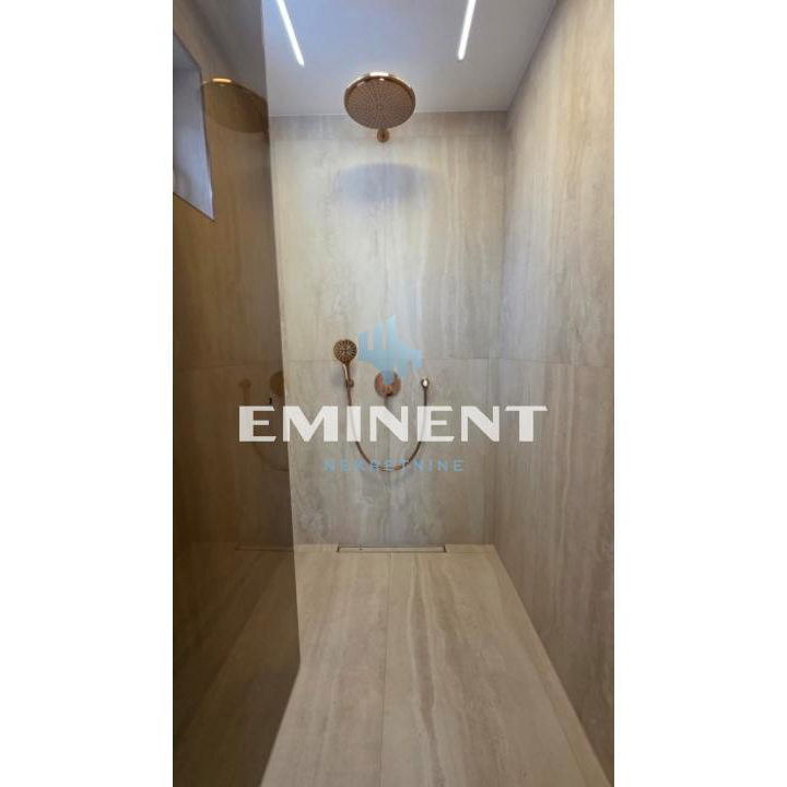 Trosoban stan na prodaju, Cvetkova Pijaca, Beograd, 116m², 464.000 €