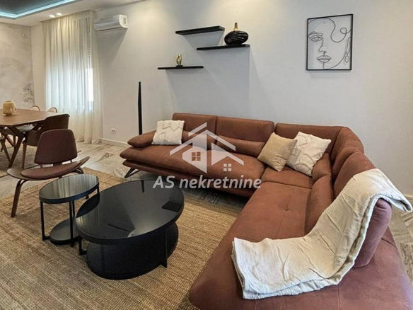 Stan Izdavanje Beograd Senjak 200 m2
