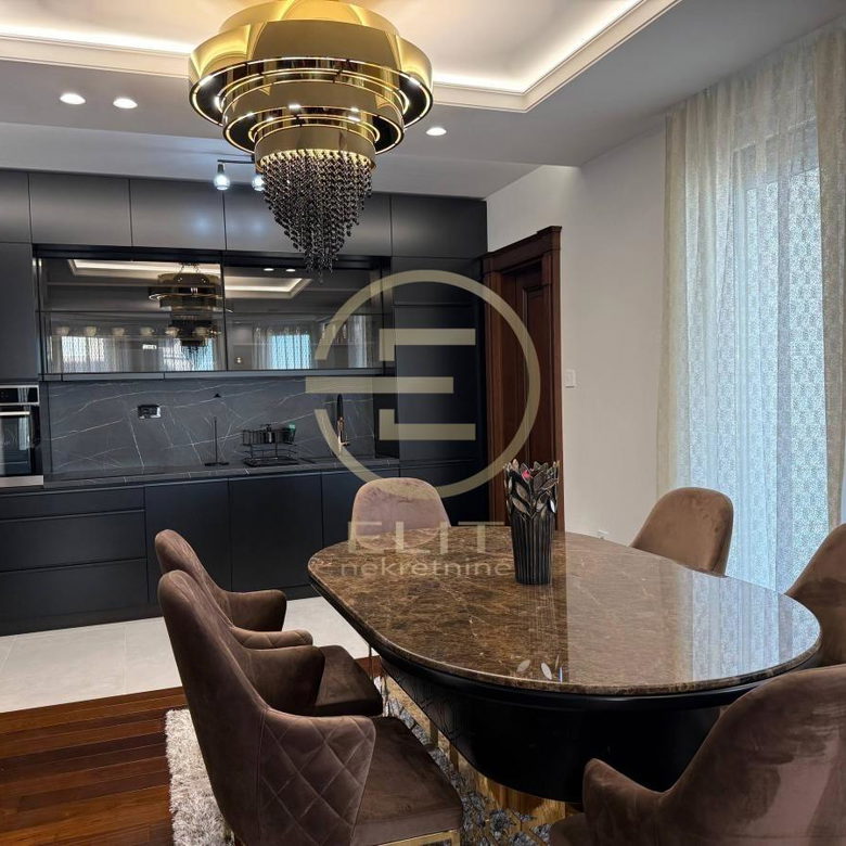 Četvorosoban stan za izdavanje, Socijalno, Novi Sad, 116m², 2.000 €/mes