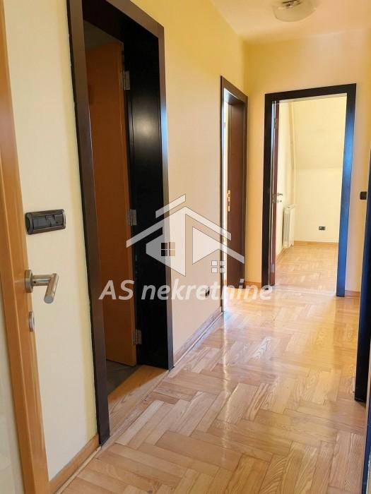 Stan Izdavanje Beograd Kalenić Pijaca 207 m2