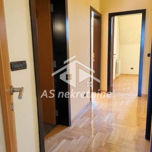 Stan Izdavanje Beograd Kalenić Pijaca 207 m2