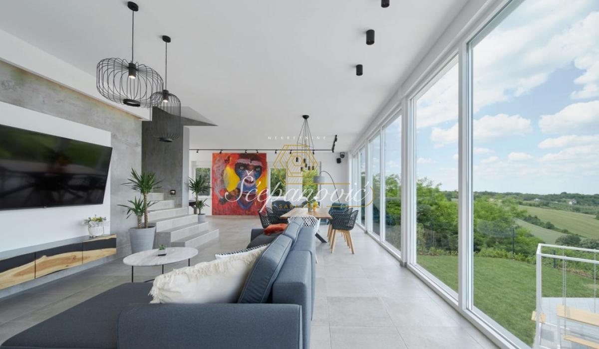 Kuća za izdavanje, Centar, Sremski Karlovci, 295m², 1.800 €/mes