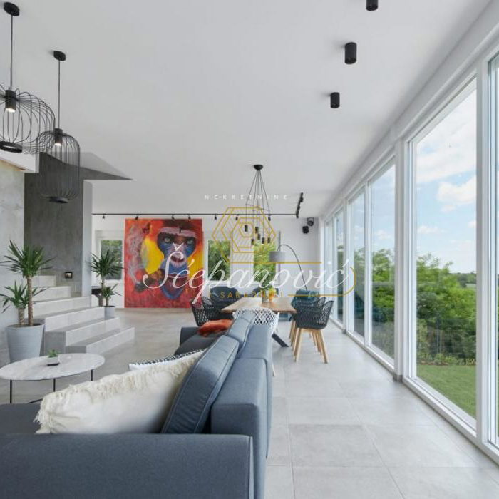 Kuća za izdavanje, Centar, Sremski Karlovci, 295m², 1.800 €/mes