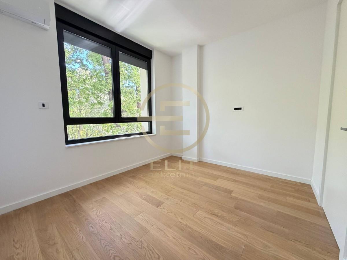 prodaja-lokala-PtmtoQiEwy Četvorosoban stan na prodaju, Centar, Novi Sad, 120m², 588.000 €