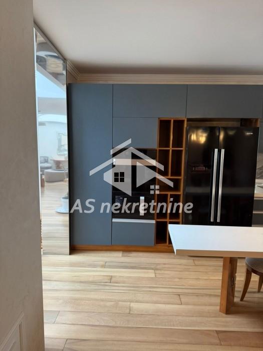 Četvorosoban stan za izdavanje, Slavija, Beograd, 250m², 2.700 €/mes