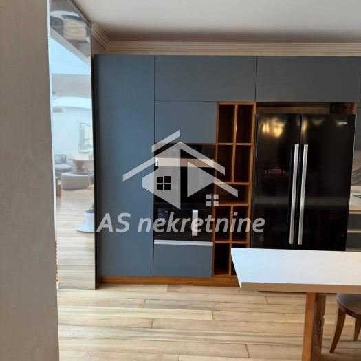 Četvorosoban stan za izdavanje, Slavija, Beograd, 250m², 2.700 €/mes