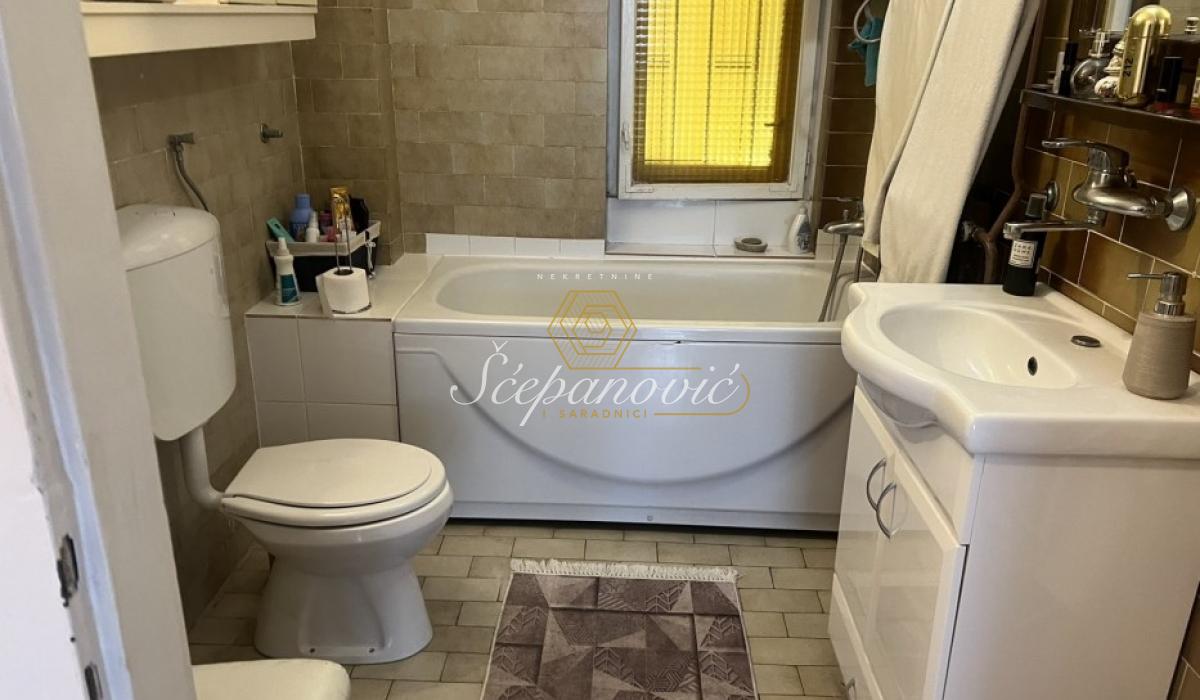 prodaja-lokala-Qgbz38FBrn Četvorosoban stan na prodaju, Centar, Novi Sad, 115m², 280.000 €