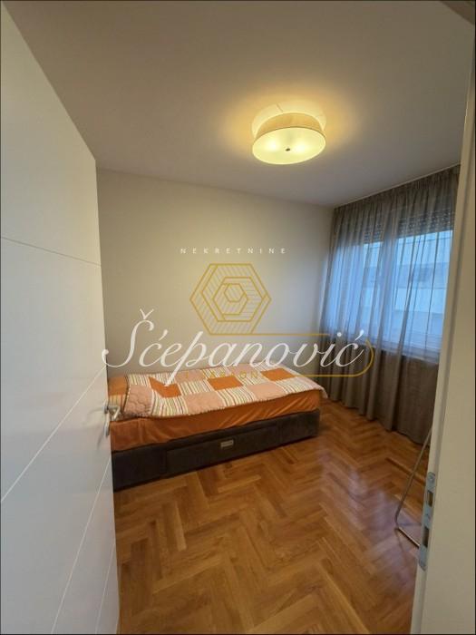 prodaja-lokala-SdgpDNwfB0 Četvorosoban stan na prodaju, Rotkvarija, Novi Sad, 110m², 369.000 €