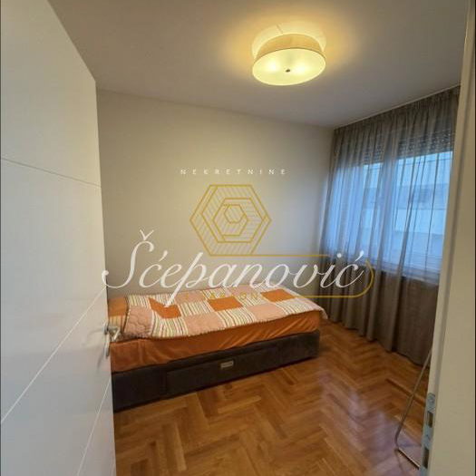 Četvorosoban stan na prodaju, Rotkvarija, Novi Sad, 110m², 369.000 €