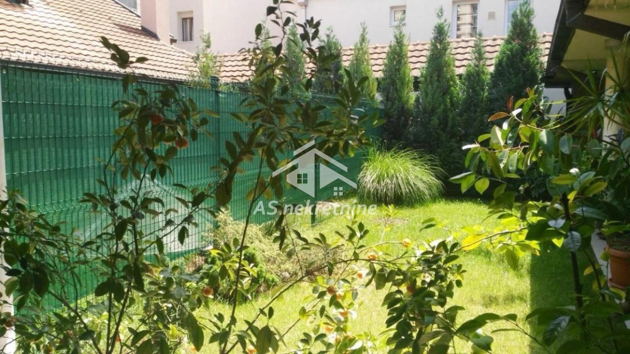 Kuća za izdavanje, FON, Beograd, 400m², 5.000 €/mes