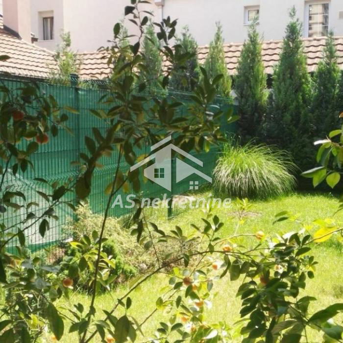 Kuća za izdavanje, FON, Beograd, 400m², 5.000 €/mes