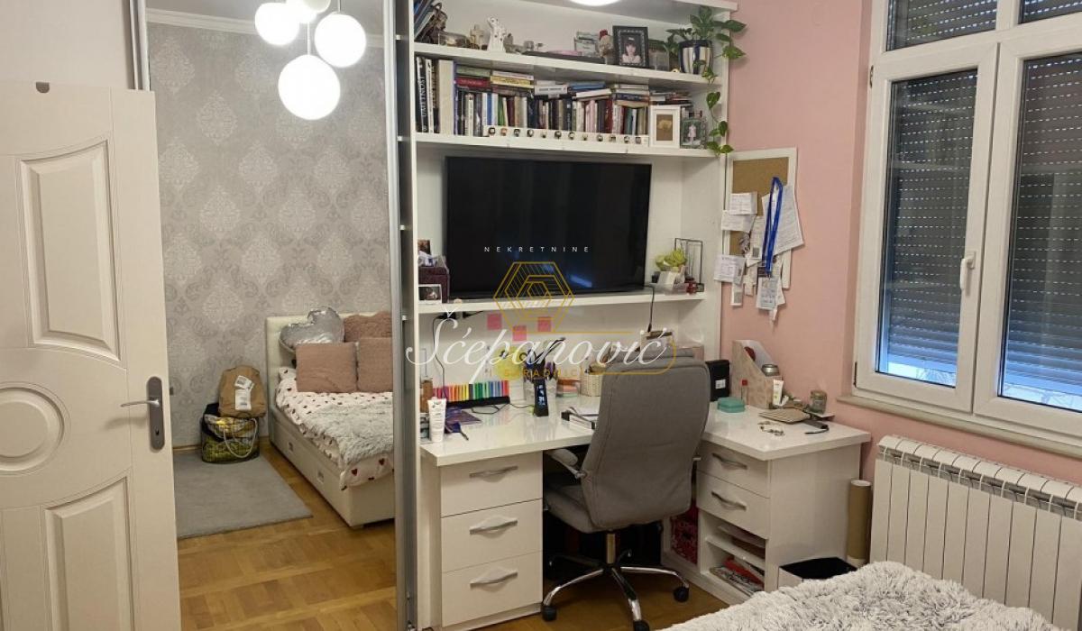 Četvorosoban stan na prodaju, Centar, Novi Sad, 132m², 390.000 €