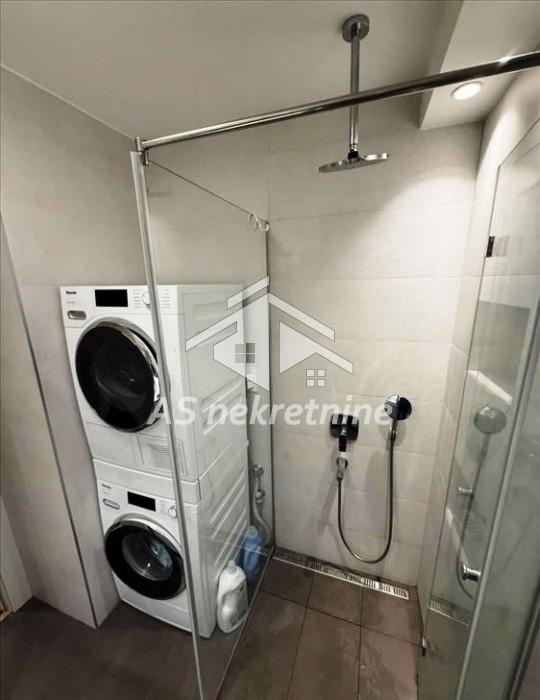 prodaja-lokala-acLmytXsUS Trosoban stan za izdavanje, Blok 33 – Geneks, Beograd, 76m², 5. sprat, 1.200 €/mes