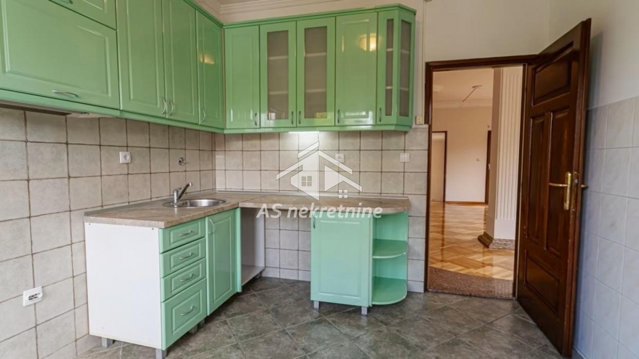 Stan Izdavanje Beograd Dedinje 210 m2