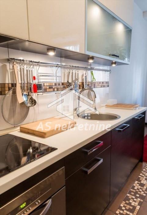 Stan Izdavanje Beograd Trg Republike 87 m2