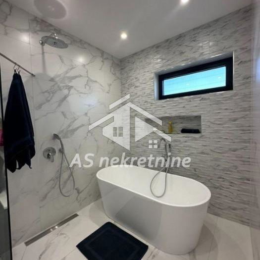 Kuća na prodaju, Vrčin, Beograd, 230m², 800.000 €