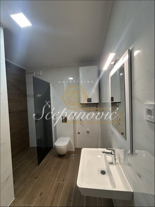 Četvorosoban stan za izdavanje, Centar, Novi Sad, 108m², 1.800 €/mes