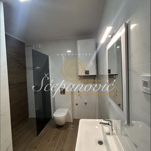 Četvorosoban stan za izdavanje, Centar, Novi Sad, 108m², 1.800 €/mes
