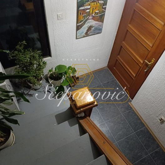 Kuća na prodaju, Jazak, Irig, 188m², 180.000 €