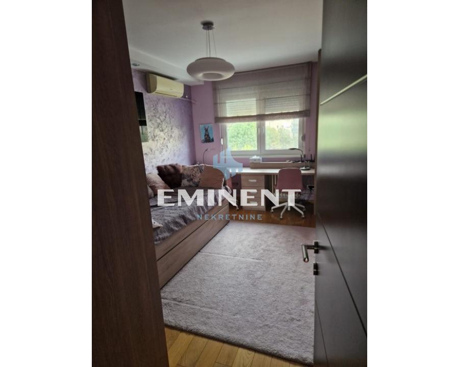 Trosoban stan za izdavanje, Bežanijska Kosa 3, Beograd, 85m², 1.000 €/mes