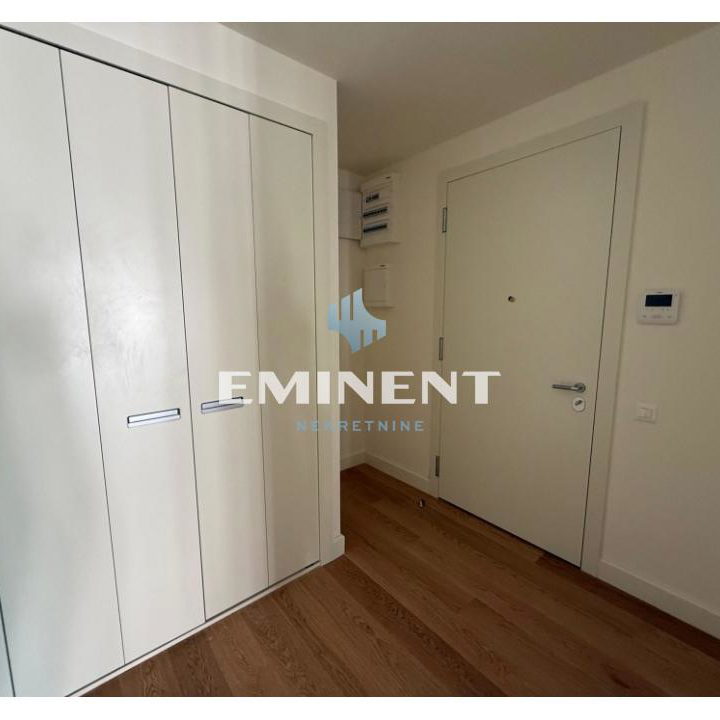 Trosoban stan na prodaju, A Blok – Blok 67a, Beograd, 74m², 371.850 €