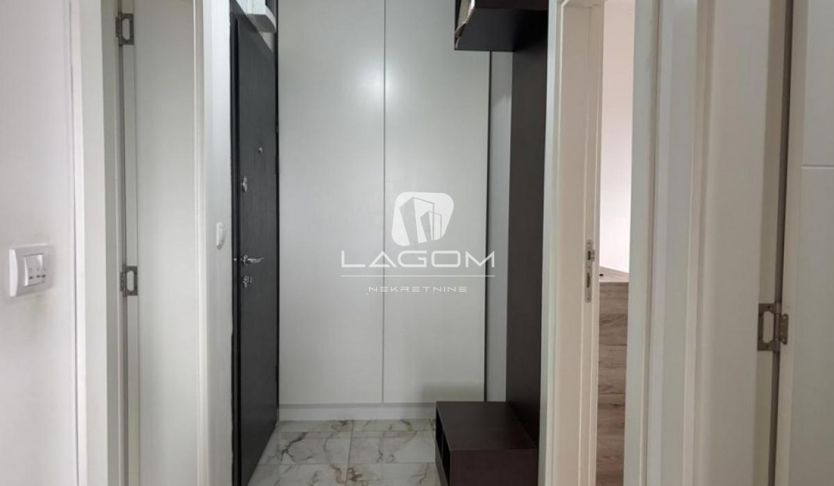 prodaja-lokala-beograd-ICTNW5j0ID Trosoban stan na prodaju, Ledine, Beograd, 59m², 174.000 €