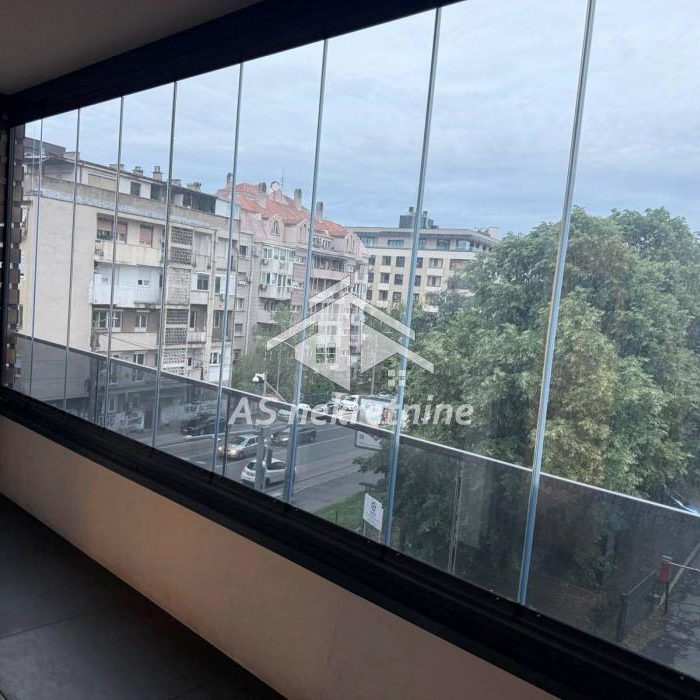 Trosoban stan za izdavanje, Banovo Brdo, Beograd, 90m², 1.300 €/mes