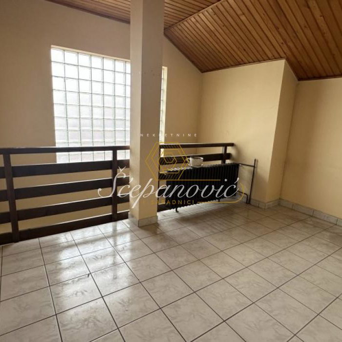 Lokal Izdavanje Novi Sad  100 m2