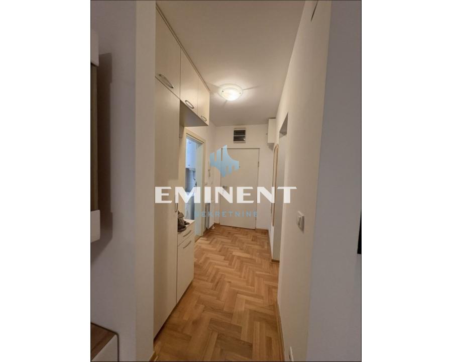 Stan Izdavanje Beograd Blok 72 42 m2