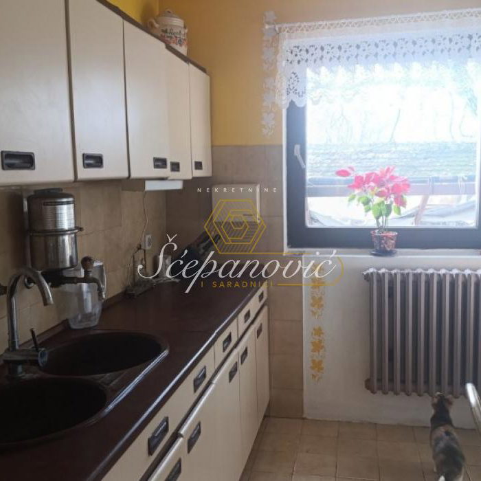 Kuća na prodaju, Jazak, Irig, 188m², 180.000 €