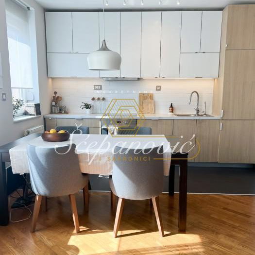 Stan Prodaja Novi Sad Cara Dušana 102 m2