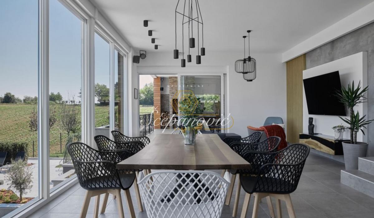 Kuća za izdavanje, Centar, Sremski Karlovci, 295m², 1.800 €/mes