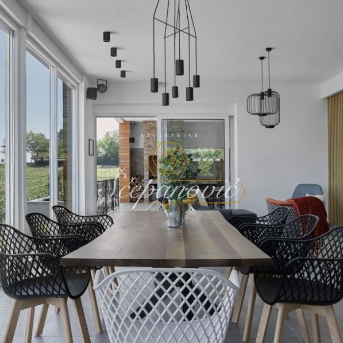 Kuća za izdavanje, Centar, Sremski Karlovci, 295m², 1.800 €/mes