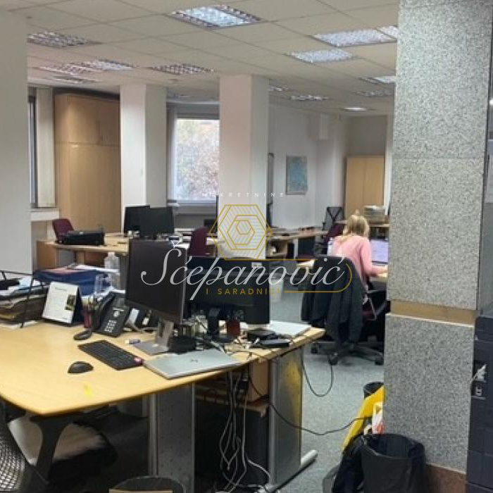 Lokal Izdavanje Novi Sad  353 m2