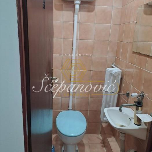 Četvorosoban stan za izdavanje, Sajmište, Novi Sad, 83m², 600 €/mes