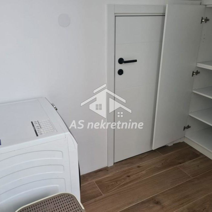 Trosoban stan za izdavanje, Dedinje, Beograd, 360m², 2. sprat, 2.500 €/mes