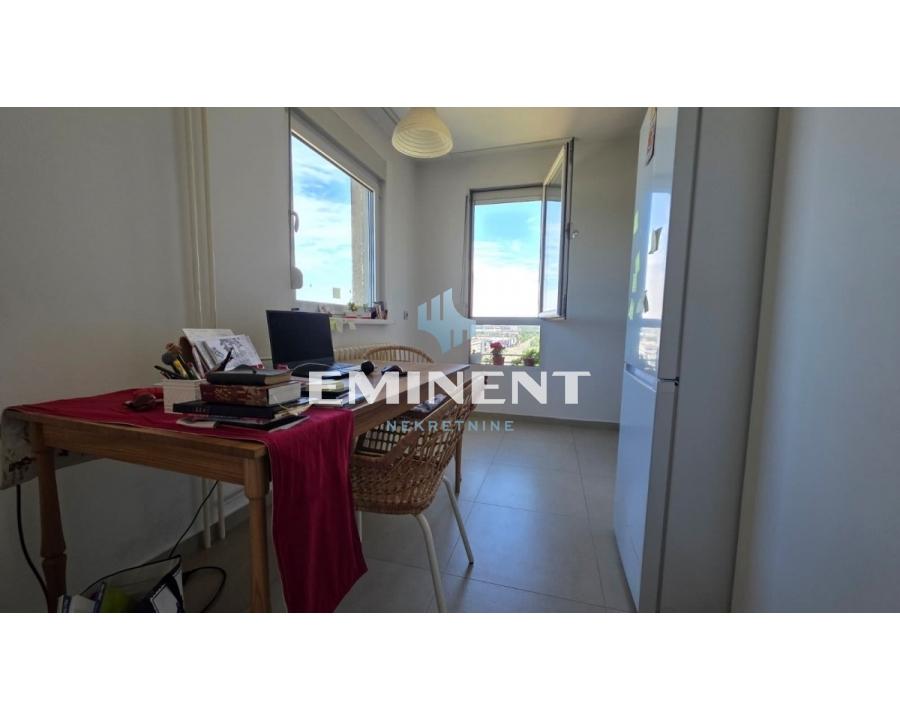 Trosoban stan za izdavanje, Blok 28, Beograd, 72m², 850 €/mes